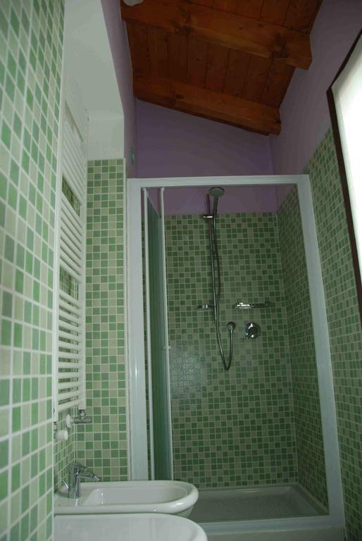 B&B La Casa Di Trizzi Como Rum bild