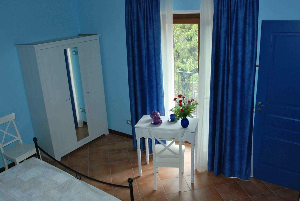 B&B La Casa Di Trizzi Como Rum bild